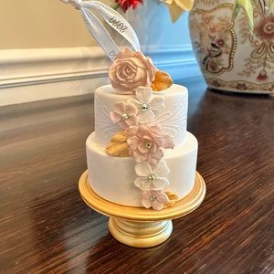 2020 Hallmark Wedding Cake Ornament